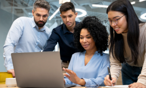 Lee más sobre el artículo Tips para Construir un equipo de alto rendimiento: Estrategias de Motivación.